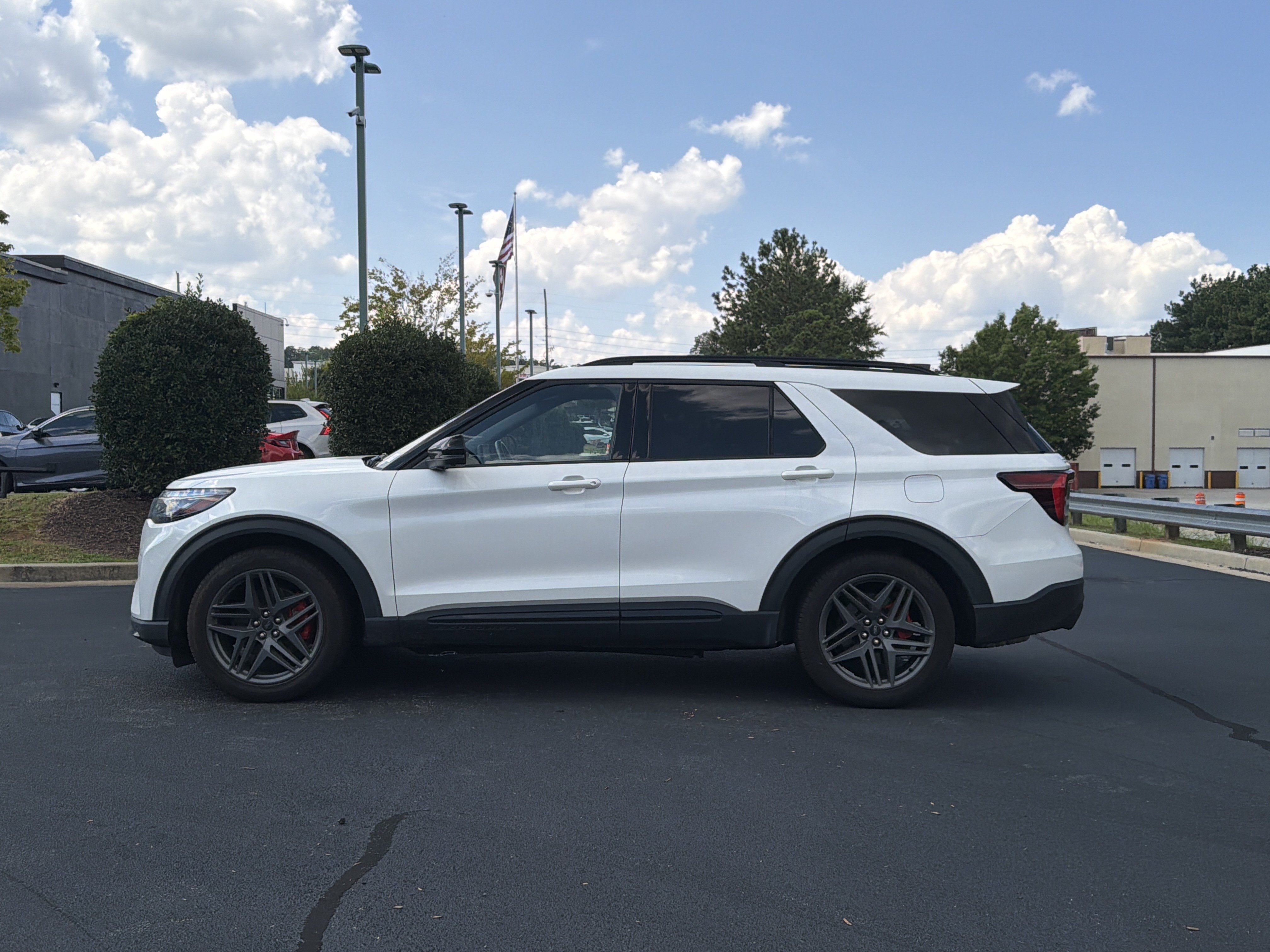 Used 2025 Ford Explorer ST w/ Sun And Sound Package AWD/4WD image 13