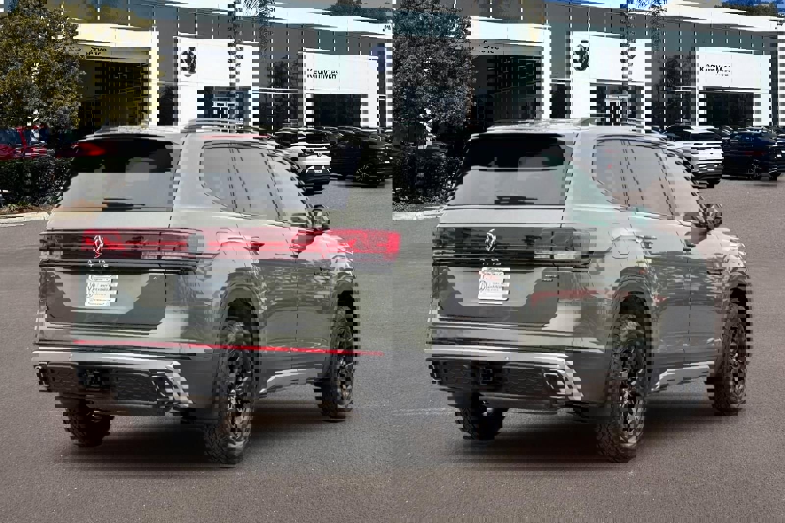 New 2025 Volkswagen Atlas Peak Edition SE image 4