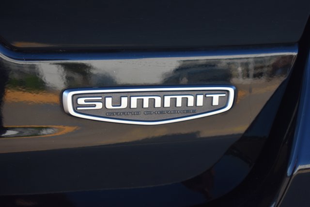 Used 2023 Jeep Grand Cherokee Summit w/ Luxury Tech Group V AWD/4WD image 8