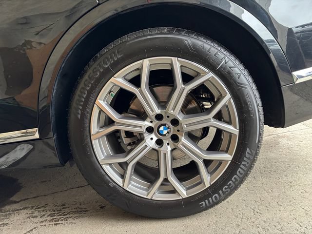Used 2023 BMW X7 xDrive40i w/ Parking Assistance Package AWD/4WD image 18