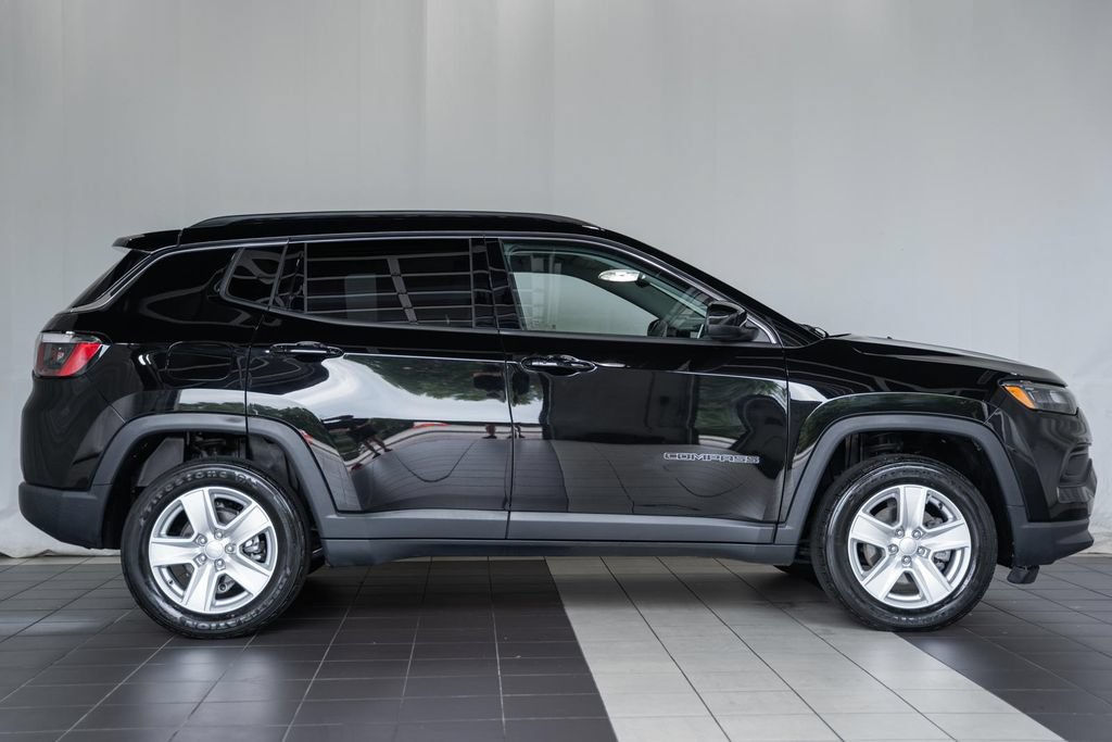 Certified 2022 Jeep Compass Latitude AWD/4WD image 3
