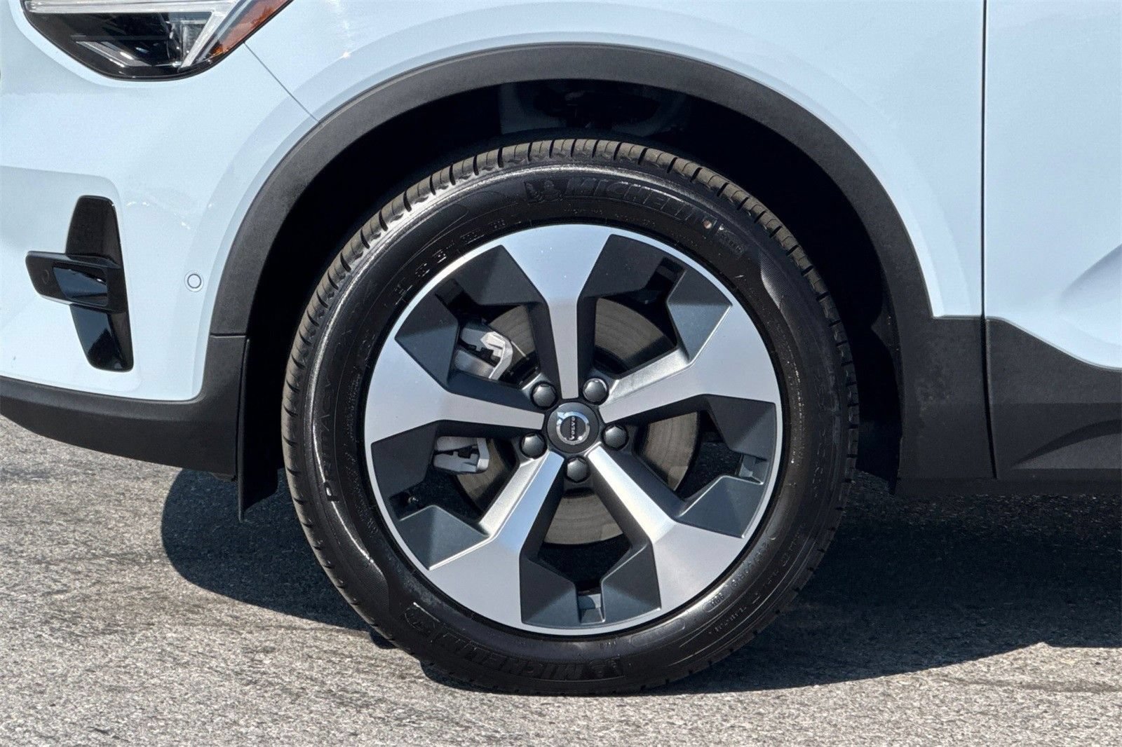 New 2026 Volvo XC40 B5 Plus w/ Protection Package Premier AWD/4WD image 28