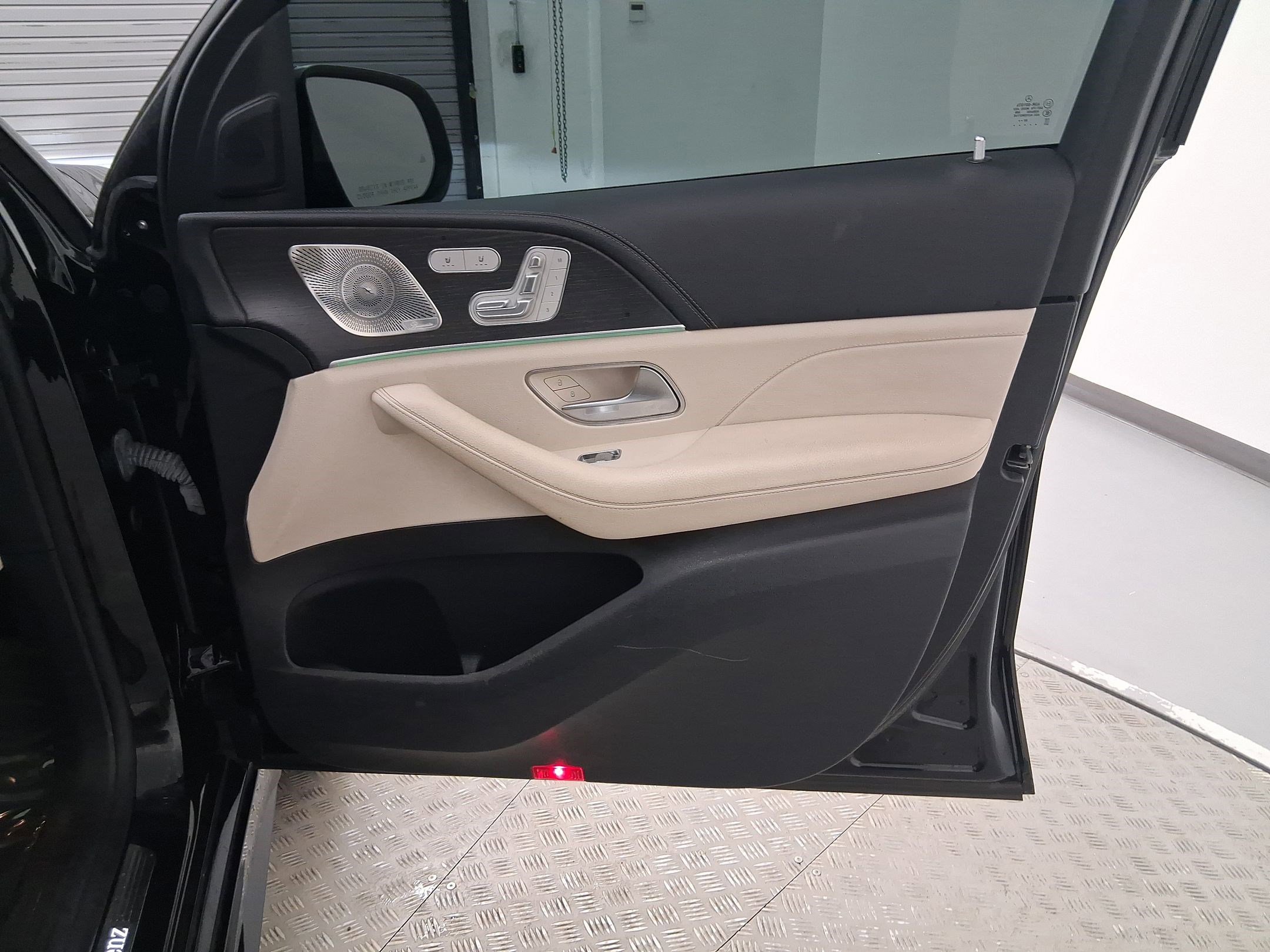 Used 2023 Mercedes-Benz GLS 450 4MATIC image 37