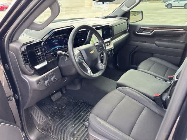 Used 2024 Chevrolet Silverado 1500 LT RWD image 9