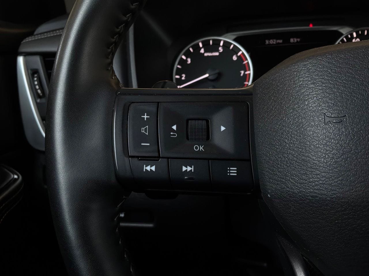 Used 2025 Nissan Rogue SV FWD image 33