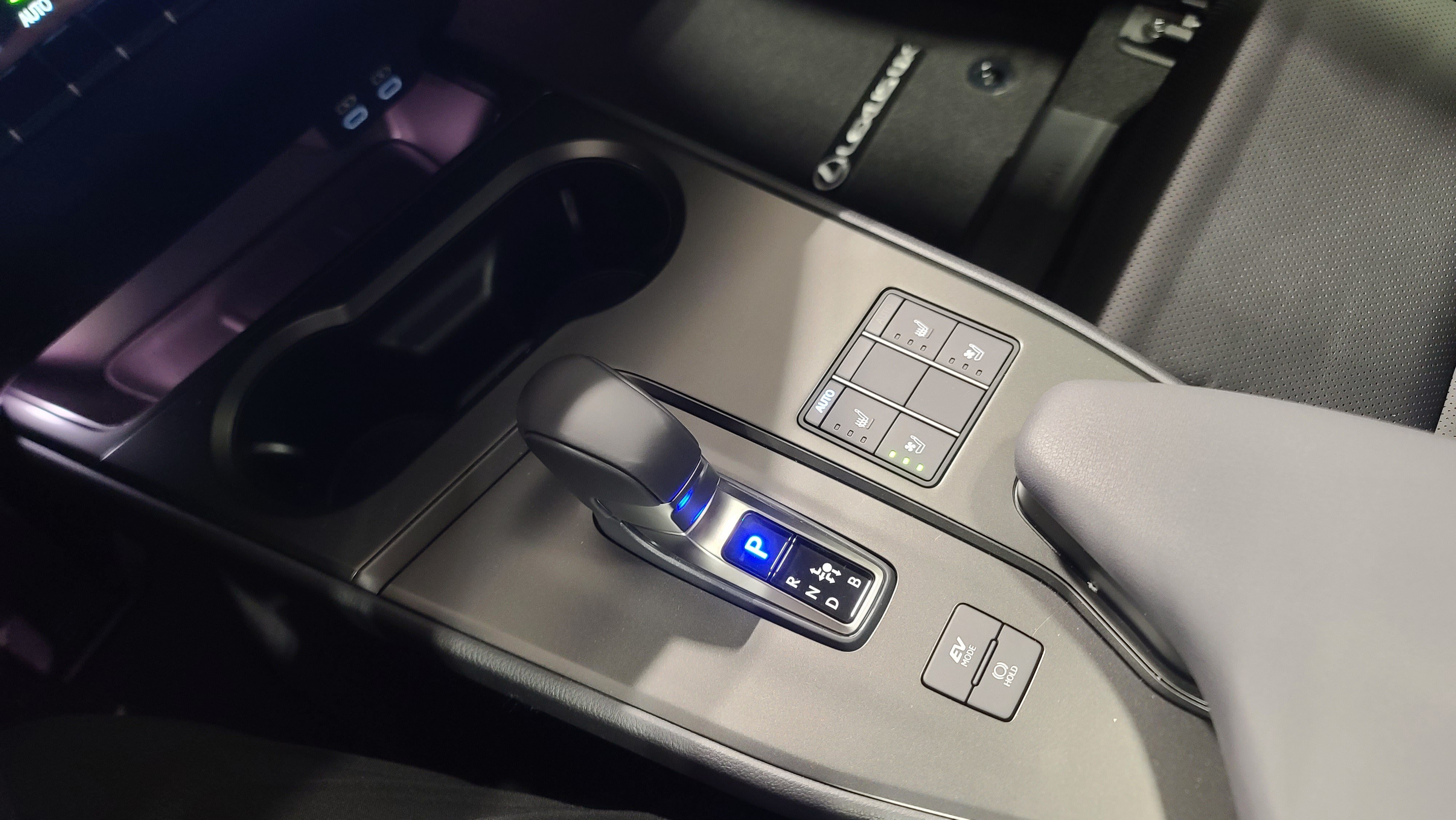 New 2026 Lexus UX 300h AWD image 25
