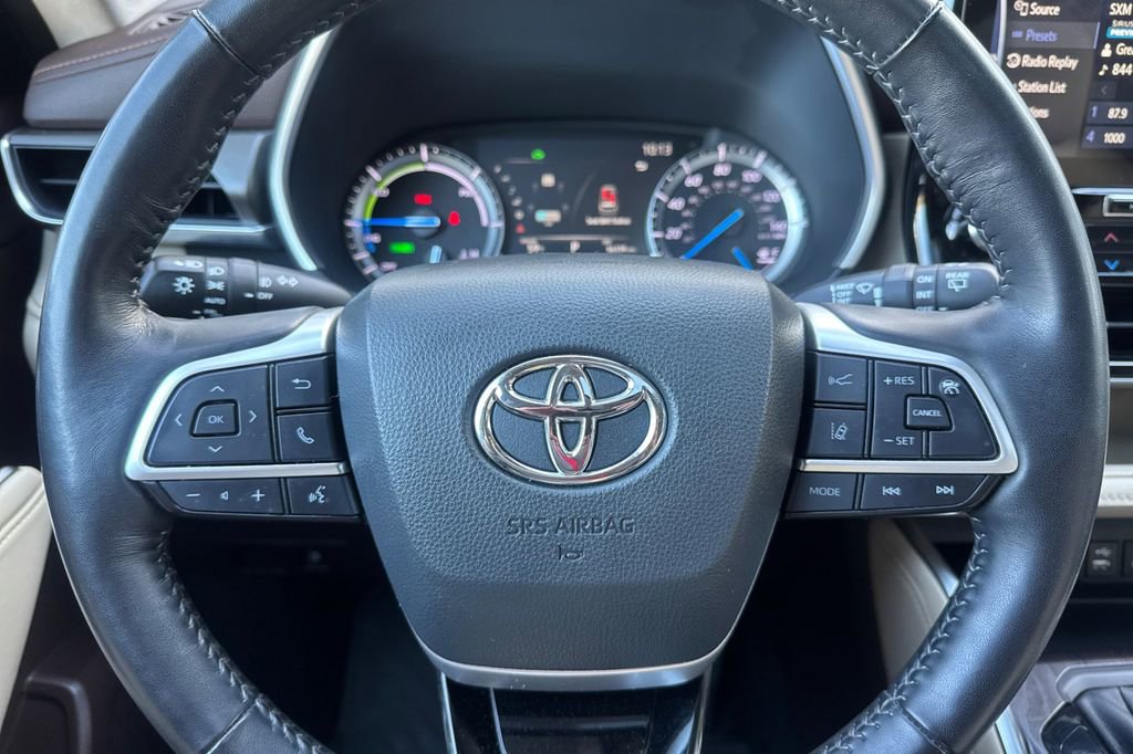 Used 2022 Toyota Highlander Limited AWD/4WD image 23
