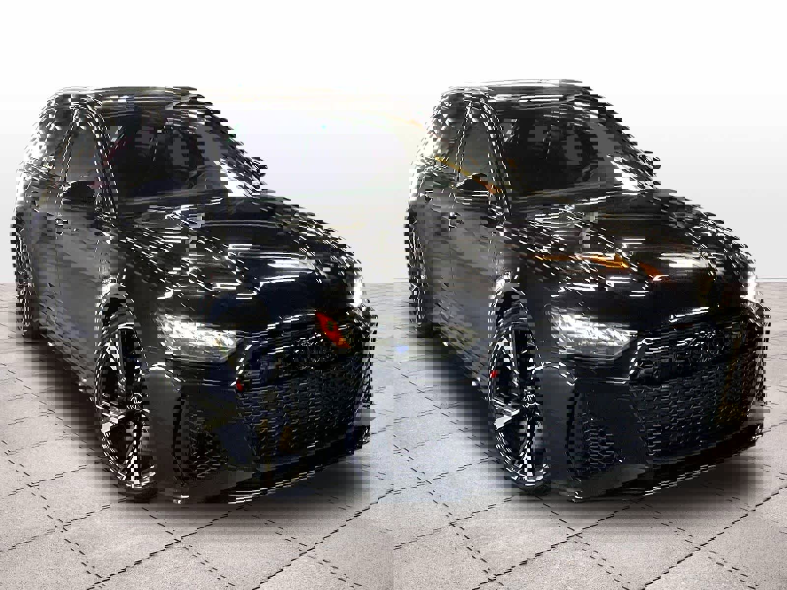 Used 2022 Audi RS 6 w/ Executive Package image 2