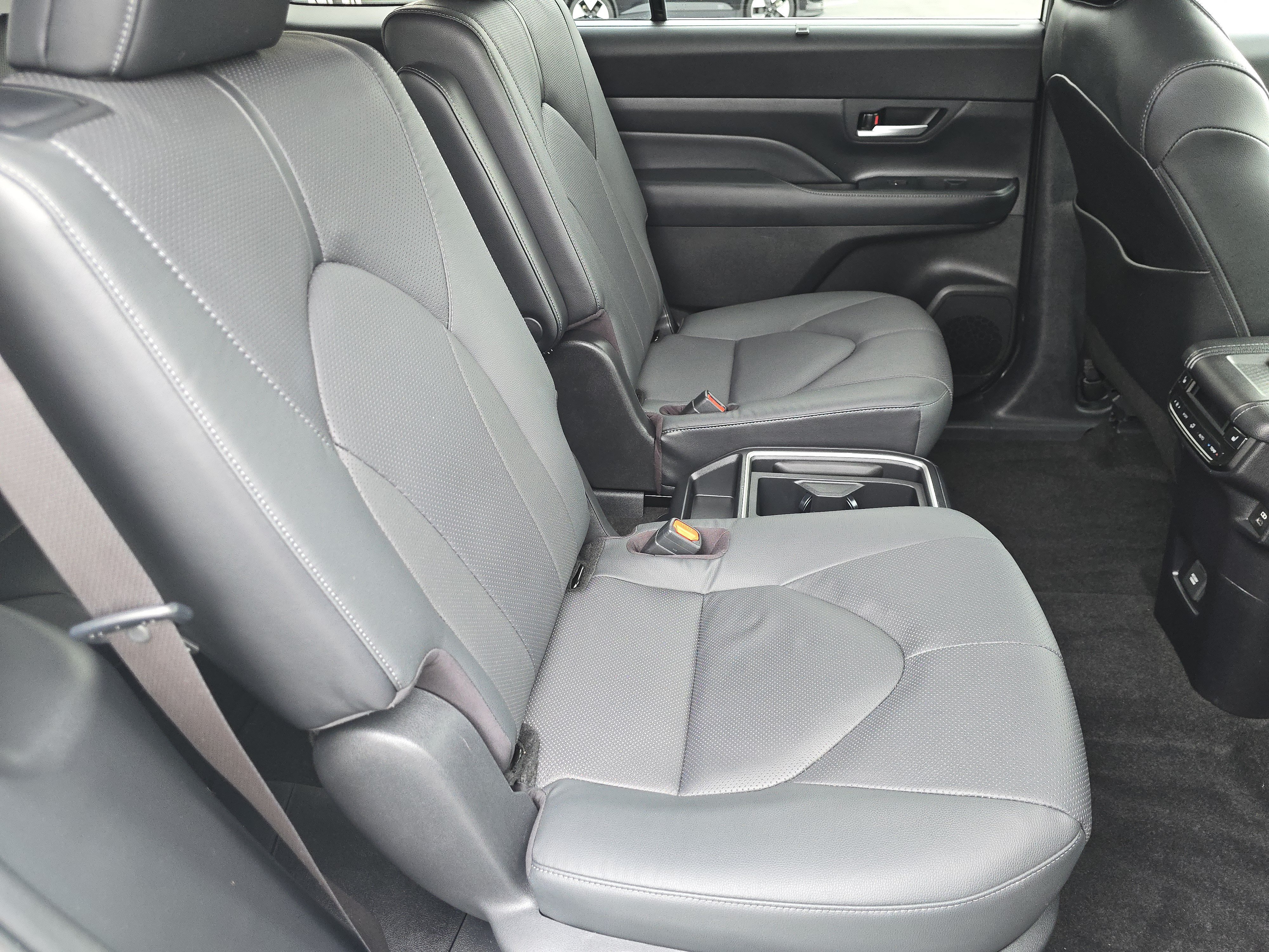 Used 2024 Toyota Grand Highlander AWD Hybrid image 17