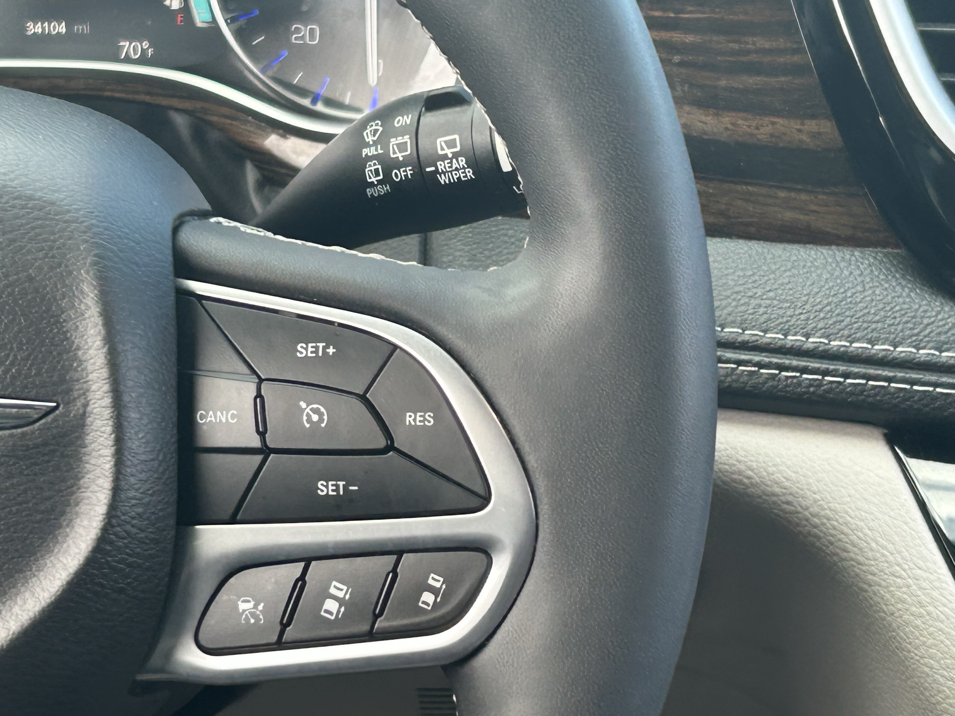 Used 2024 Chrysler Pacifica Limited FWD image 24