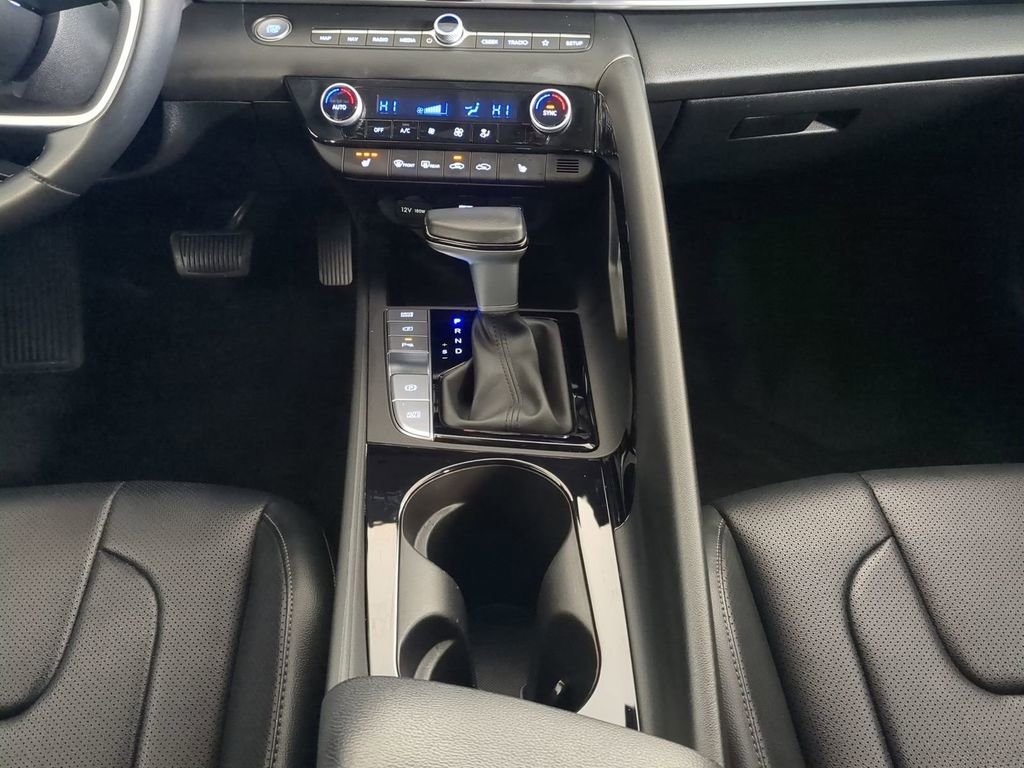 Certified 2024 Hyundai Elantra Limited image 21