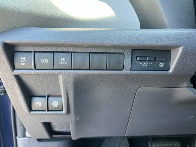 Used 2022 Toyota Sienna XLE w/ XLE Plus Package FWD image 9