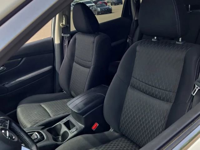 Used 2017 Nissan Rogue SV AWD/4WD image 5