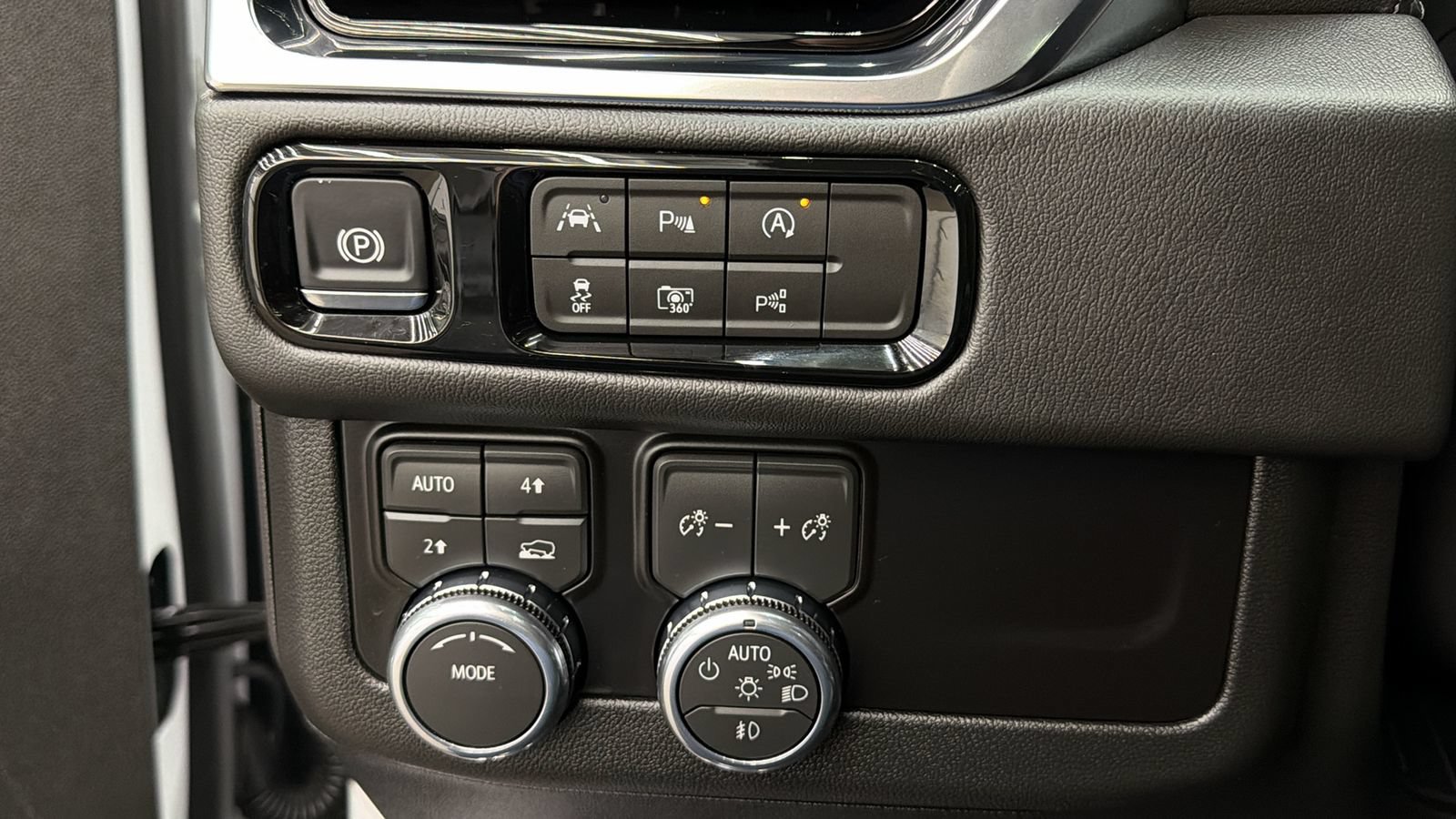 Used 2026 GMC Yukon Denali w/ Sun & Power Step Package AWD/4WD image 29