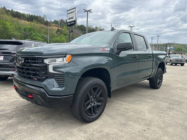 Used 2025 Chevrolet Silverado 1500 LT Trail Boss AWD/4WD image 3