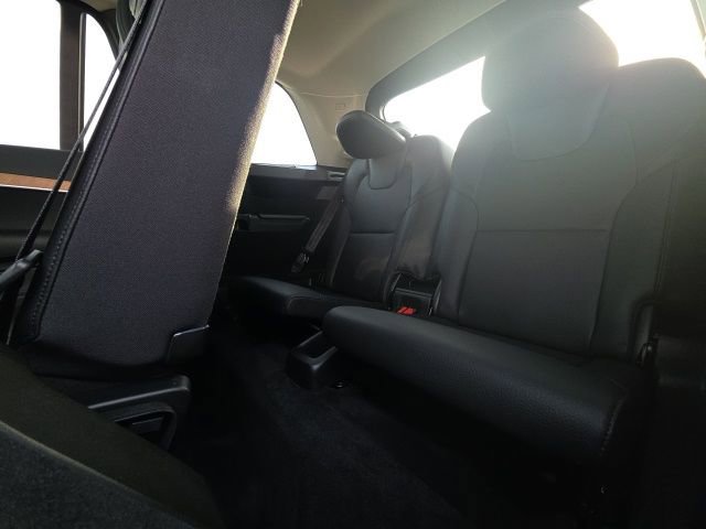 Used 2022 Volvo XC90 T6 Momentum w/ Advanced Package image 17