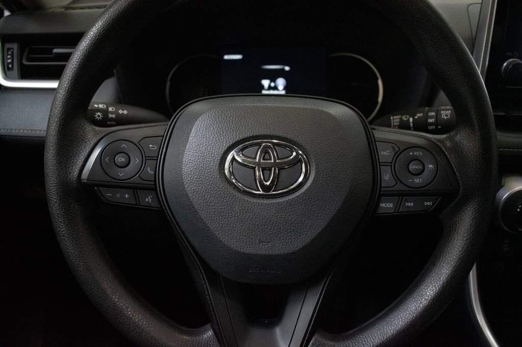 Used 2024 Toyota RAV4 XLE AWD/4WD image 12
