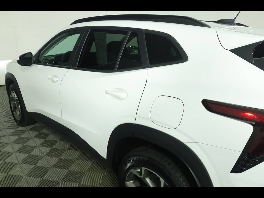 Certified 2025 Chevrolet Trax LT w/ LT Convenience Package FWD image 15