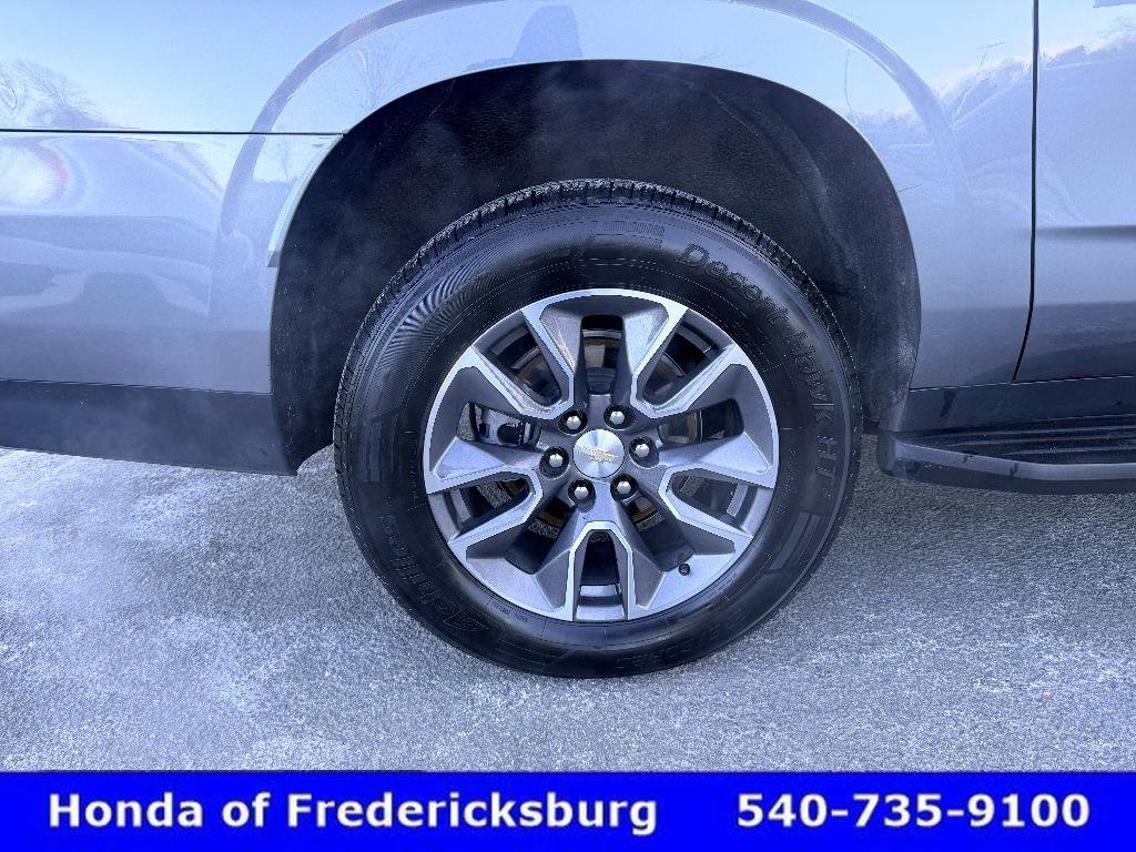 Used 2022 Chevrolet Suburban LT w/ Luxury Package image 12