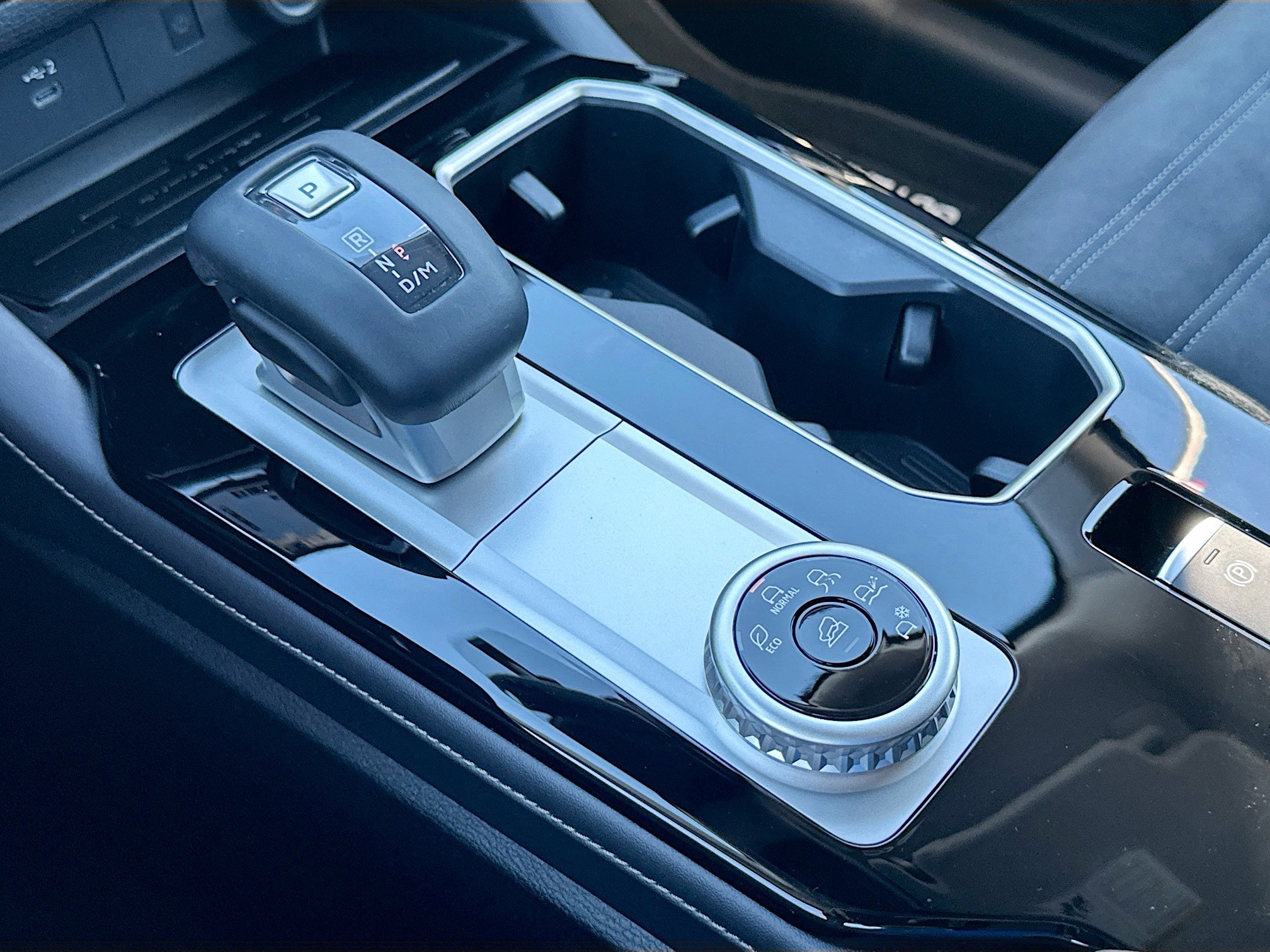 New 2025 Mitsubishi Outlander SE image 12