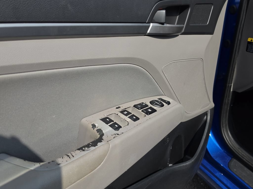 Used 2017 Hyundai Elantra SE FWD image 16