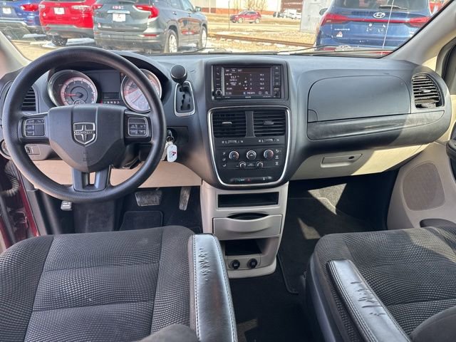 Used 2020 Dodge Grand Caravan SE w/ UConnect Hands-Free Group image 15