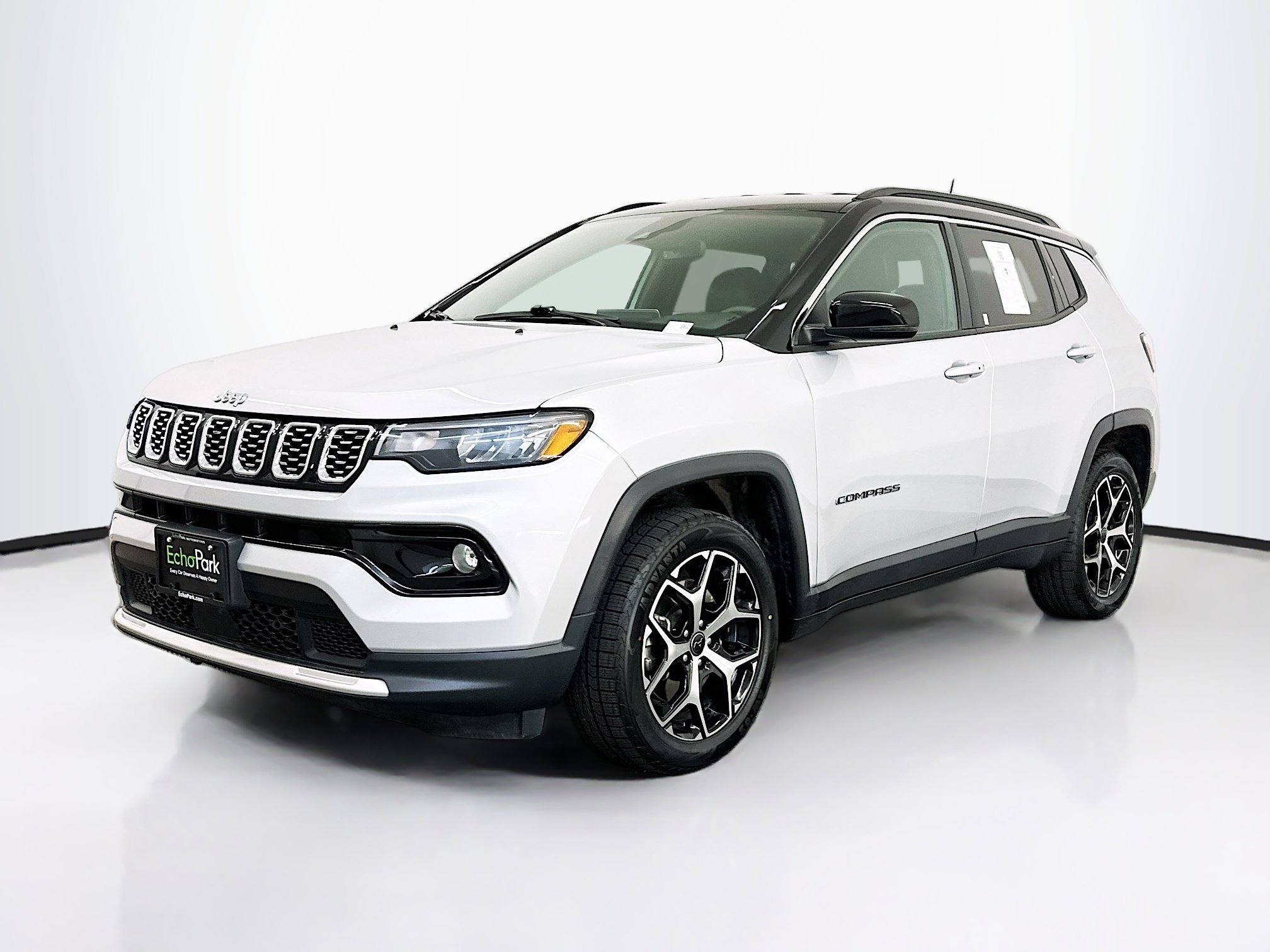 Used 2025 Jeep Compass Limited image 3