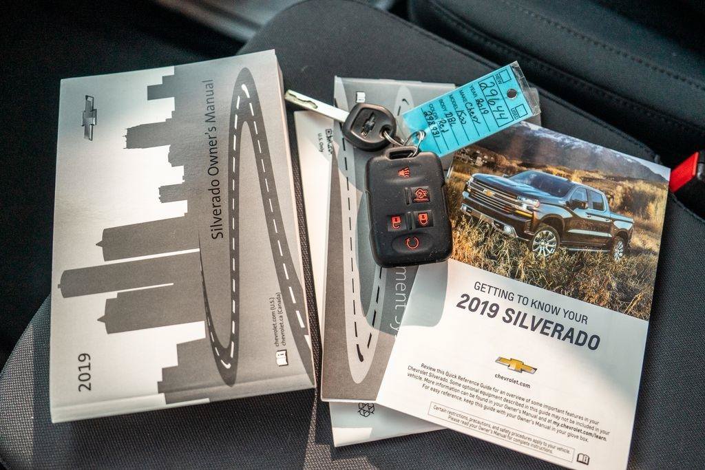 Used 2019 Chevrolet Silverado 1500 Custom w/ Custom Value Package AWD/4WD image 31