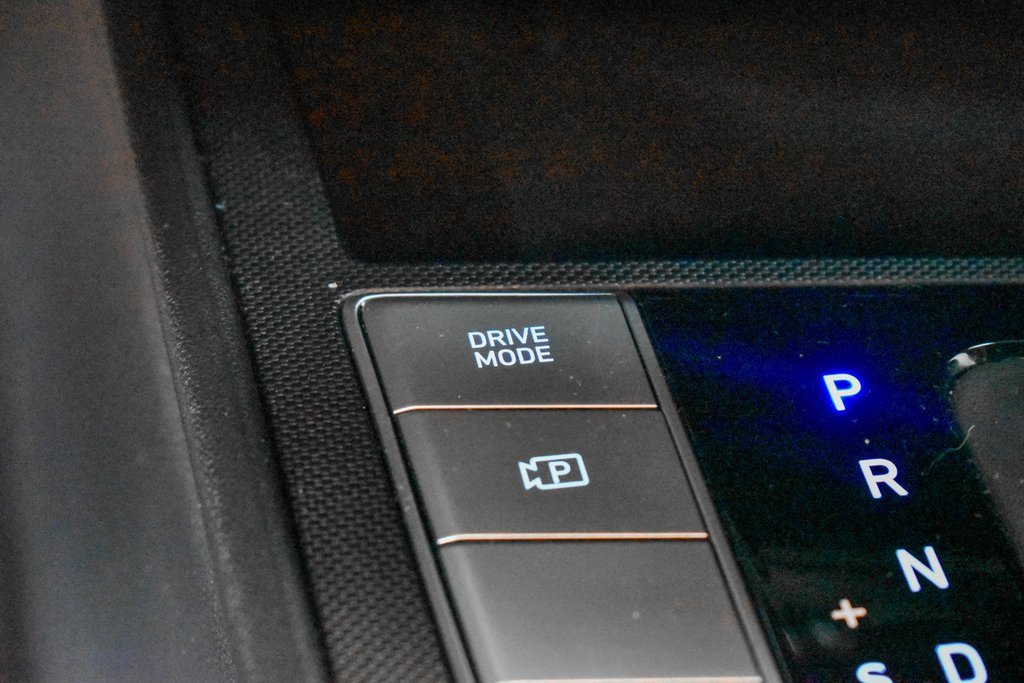 Used 2023 Hyundai Elantra SE w/ Preferred Accessory Package image 21