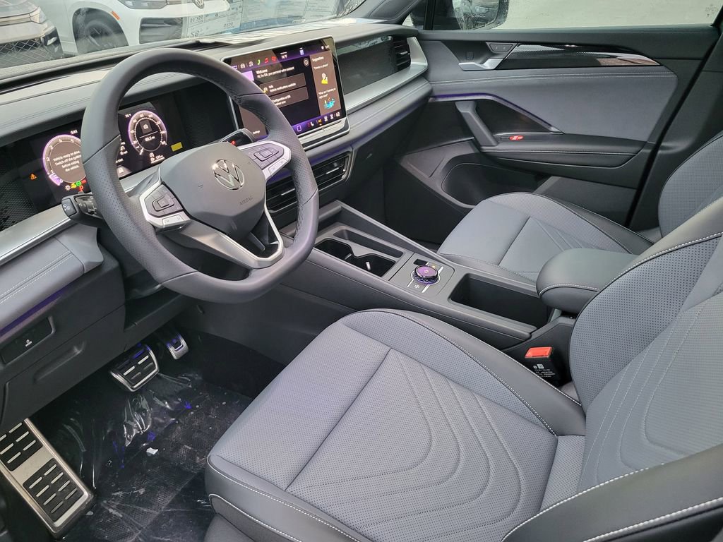 New 2026 Volkswagen Tiguan SE R-Line image 7