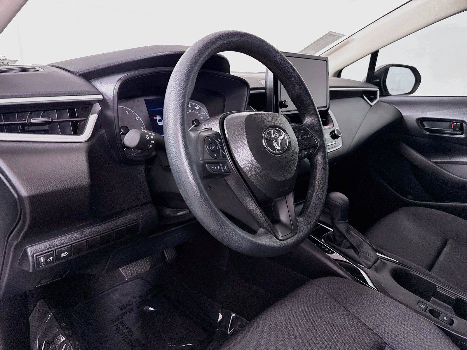 Certified 2025 Toyota Corolla LE FWD image 4