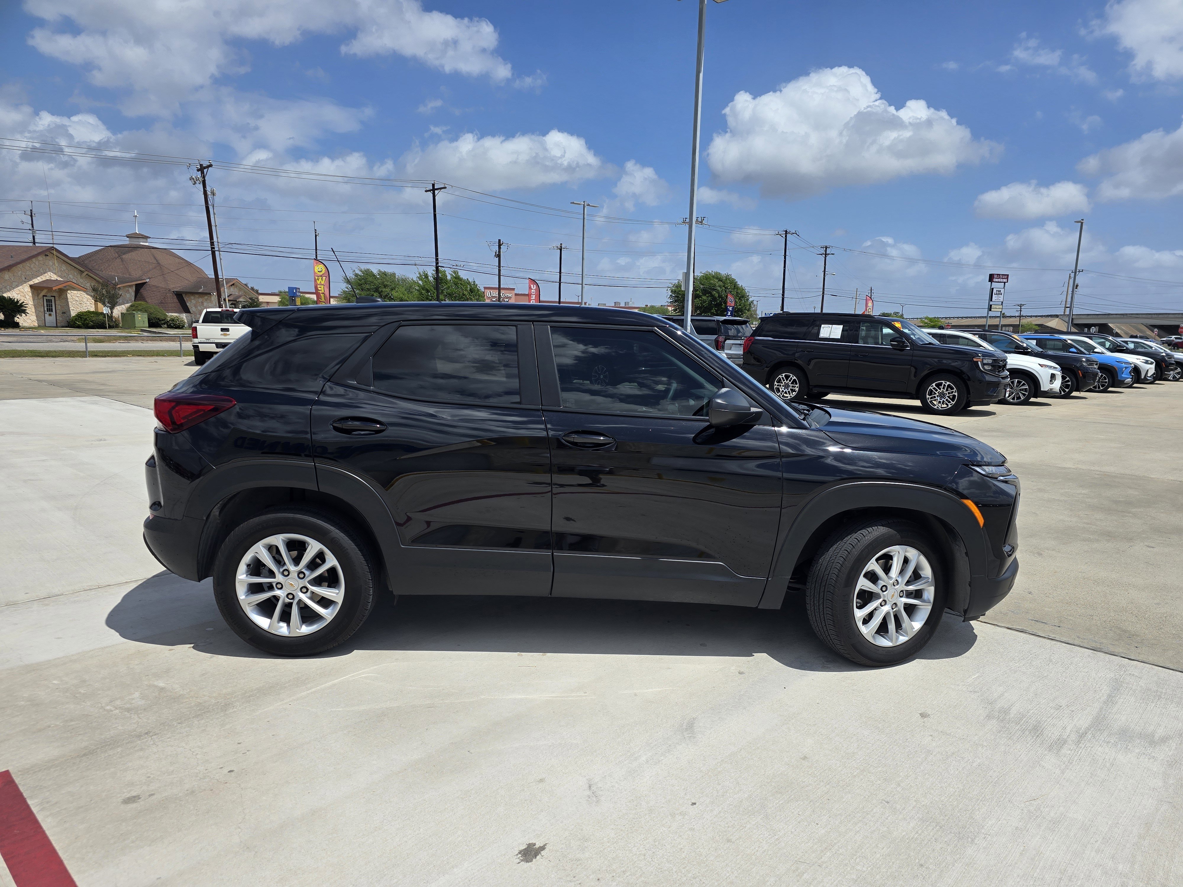 Used 2024 Chevrolet TrailBlazer LS w/ LS Convenience Package image 2