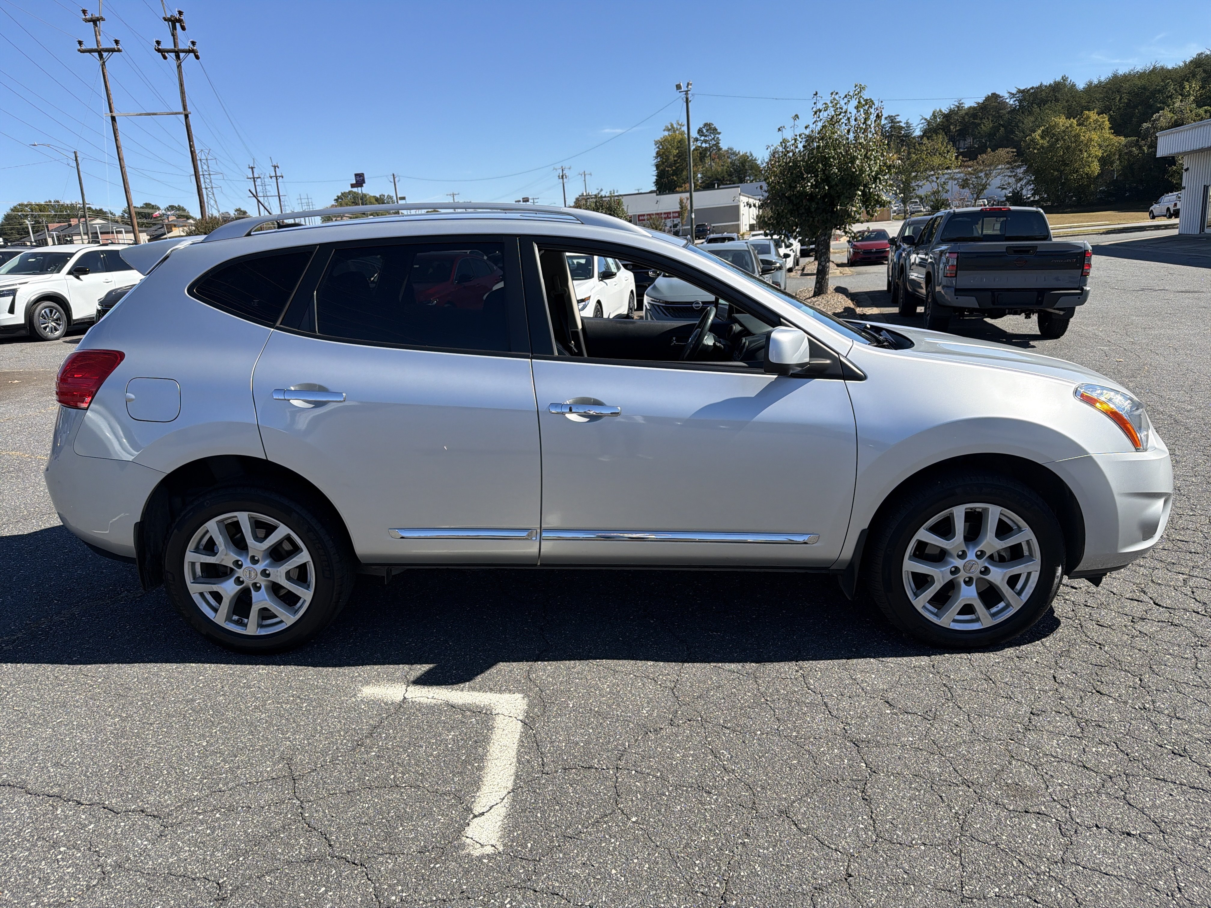 Used 2013 Nissan Rogue SL AWD/4WD image 4