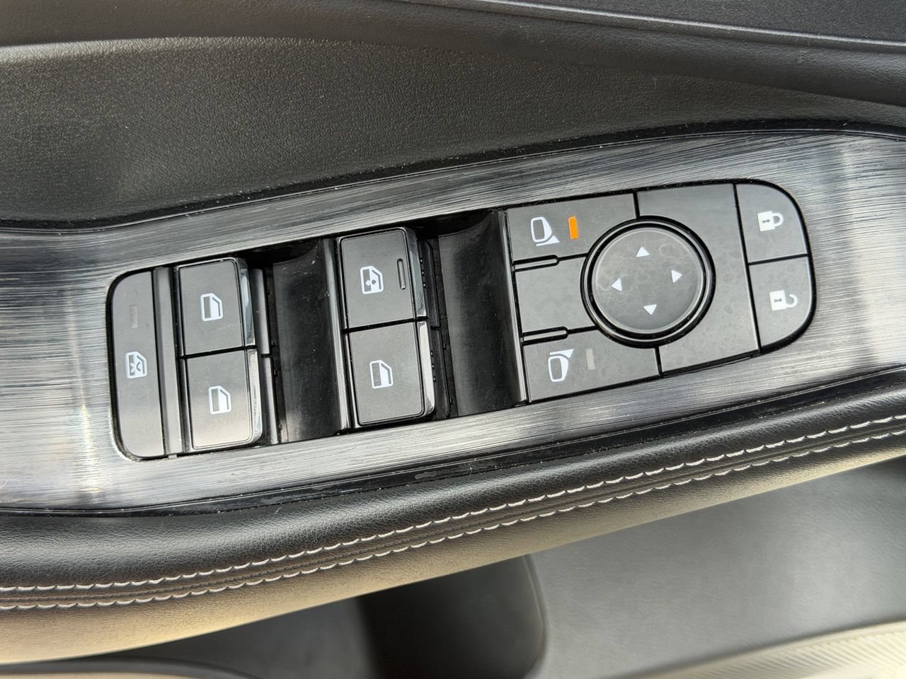 Used 2023 Nissan Rogue SV w/ SV Premium B Package FWD image 22