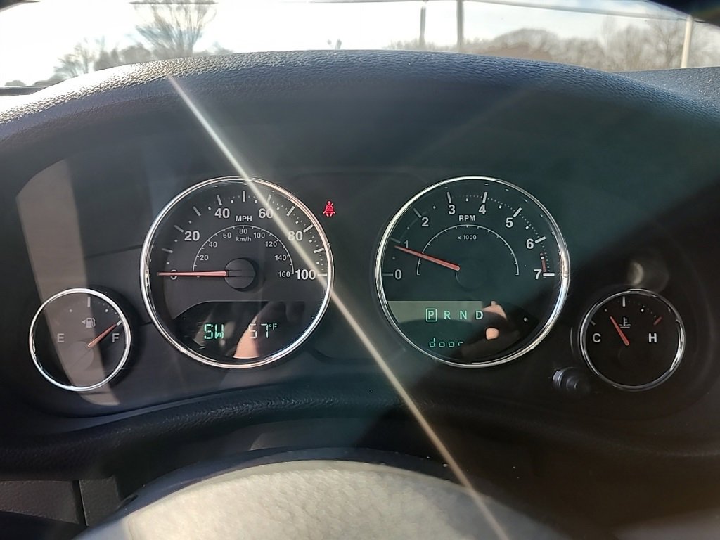 Used 2015 Jeep Wrangler Unlimited Sahara image 23