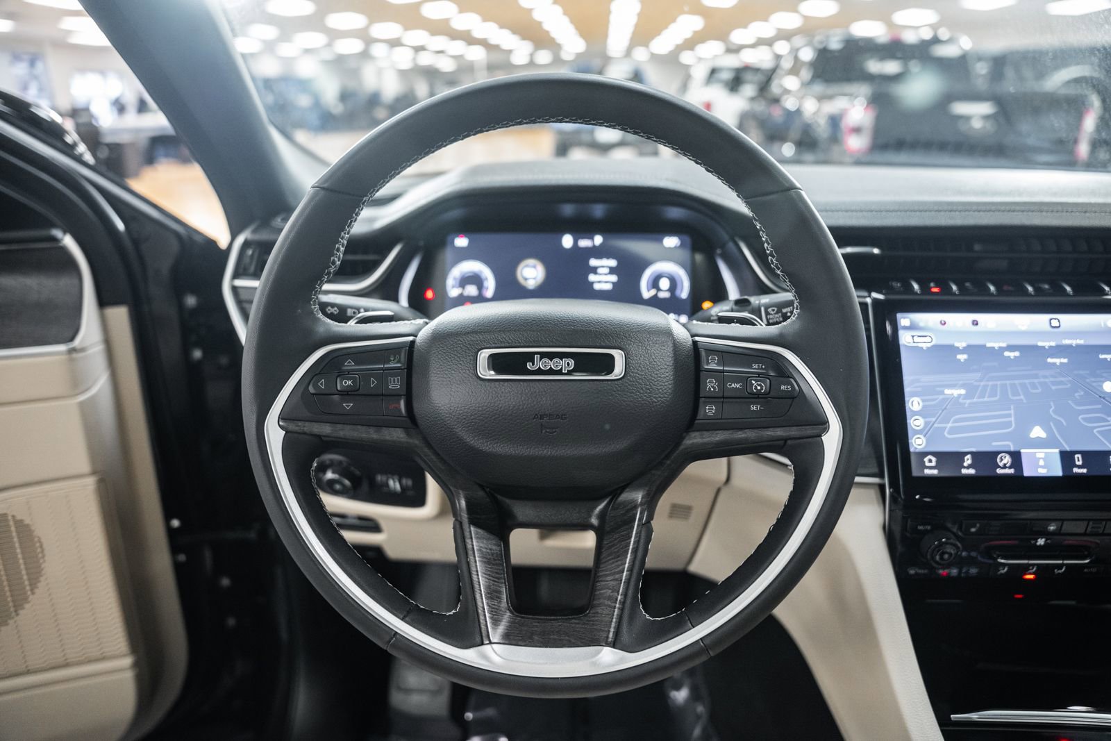 Used 2024 Jeep Grand Cherokee L Limited image 35