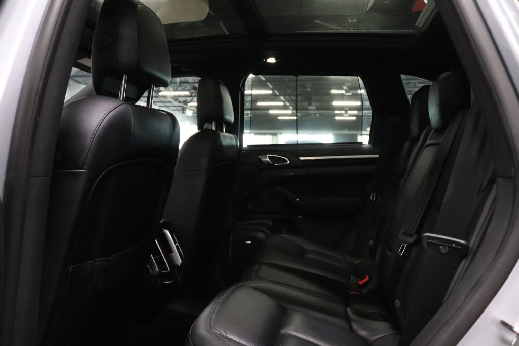 Used 2017 Porsche Cayenne S Platinum image 14