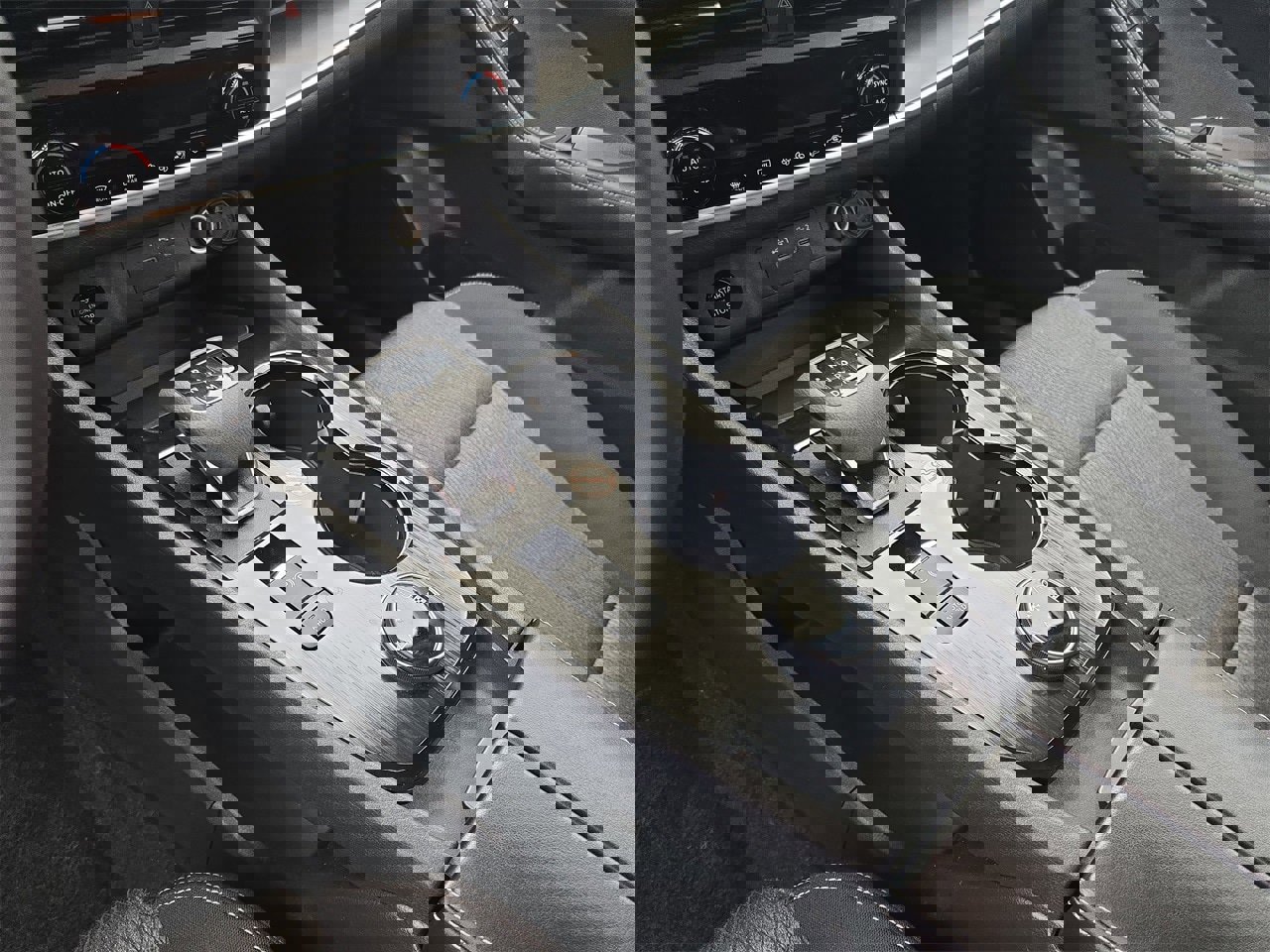 Used 2025 Nissan Rogue SV image 10