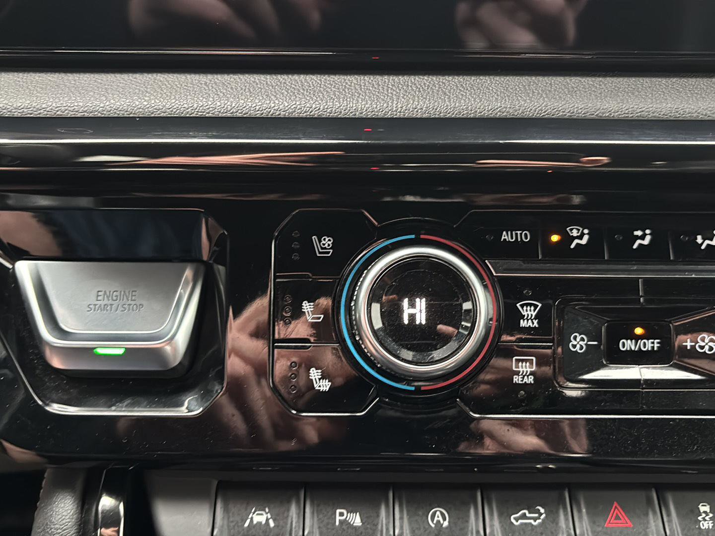 Used 2024 GMC Sierra 1500 AT4 w/ Technology Package image 30