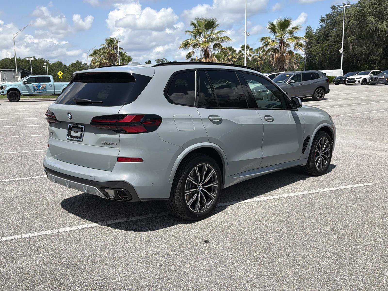 New 2026 BMW X5 xDrive40i w/ M Sport Package AWD/4WD image 4