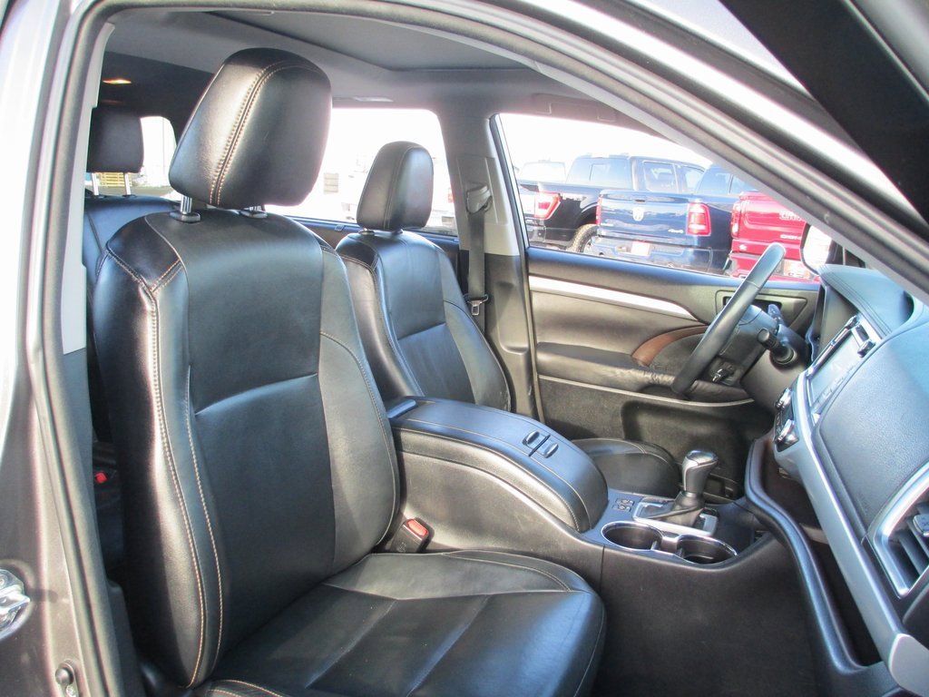 Used 2016 Toyota Highlander XLE image 19