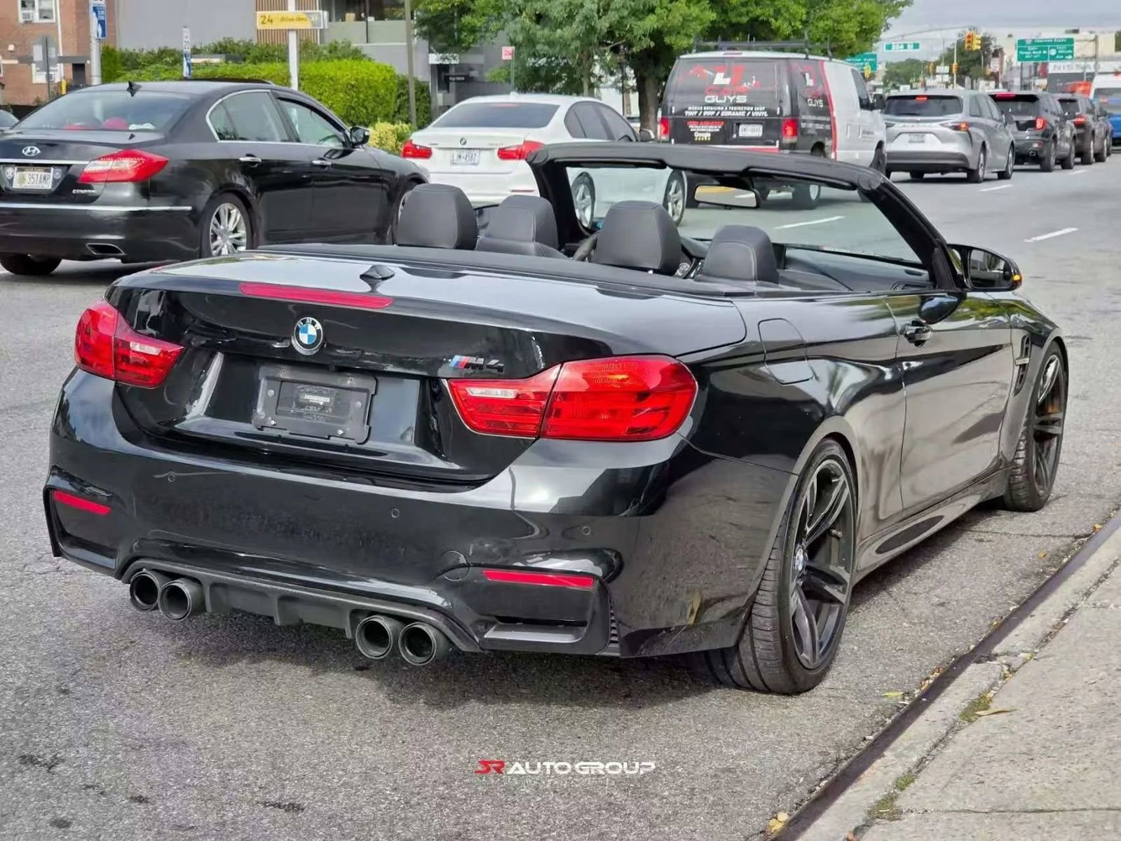 Used 2015 BMW M4 Convertible image 8
