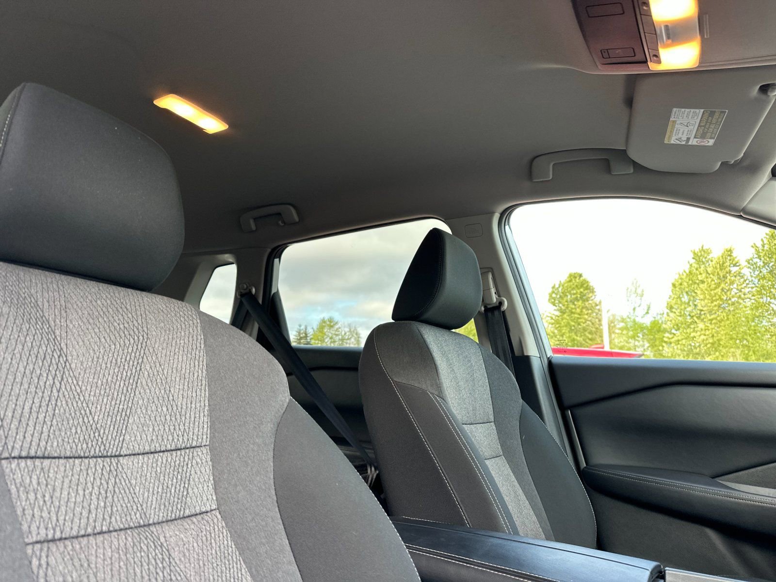 Used 2025 Nissan Rogue SV image 16