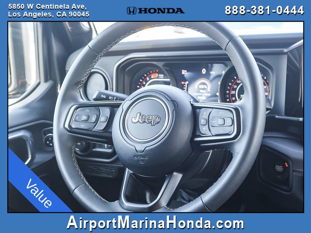 Used 2025 Jeep Wrangler Unlimited Rubicon AWD/4WD image 15