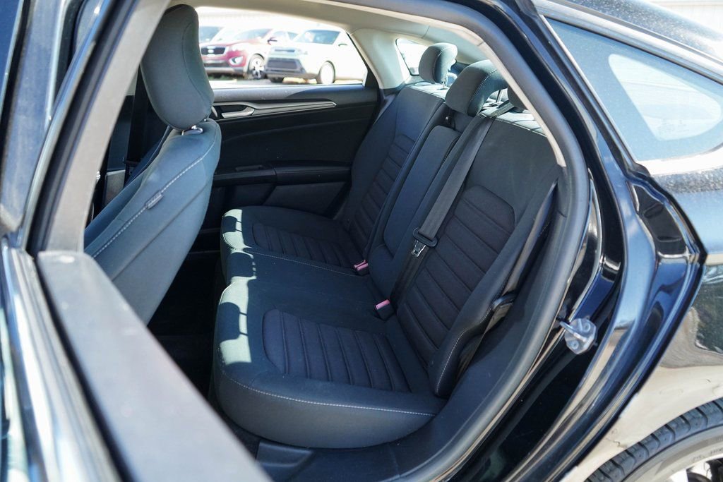 Used 2018 Ford Fusion SE w/ Fusion SE Technology Package image 19