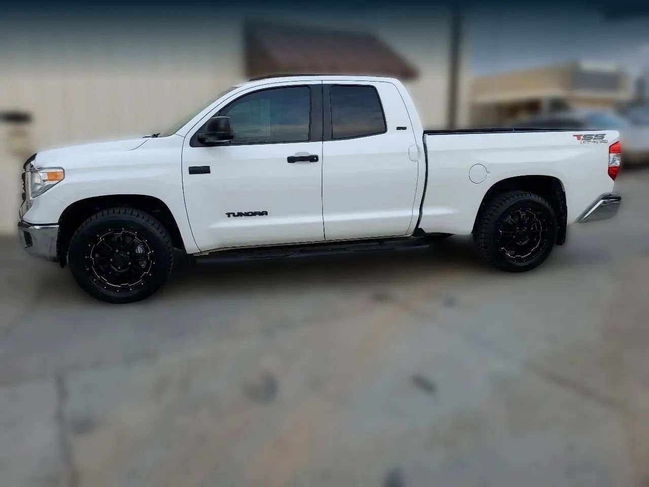 Used 2016 Toyota Tundra SR5 RWD image 6