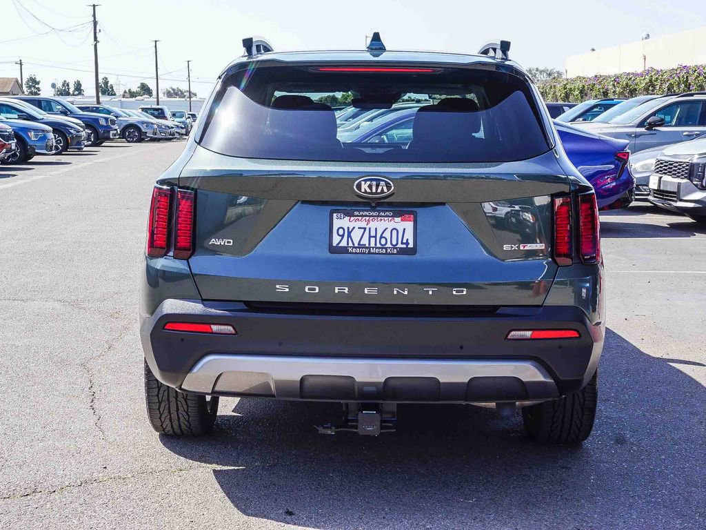 Certified 2021 Kia Sorento EX w/ EX AWD X-Line Package image 6