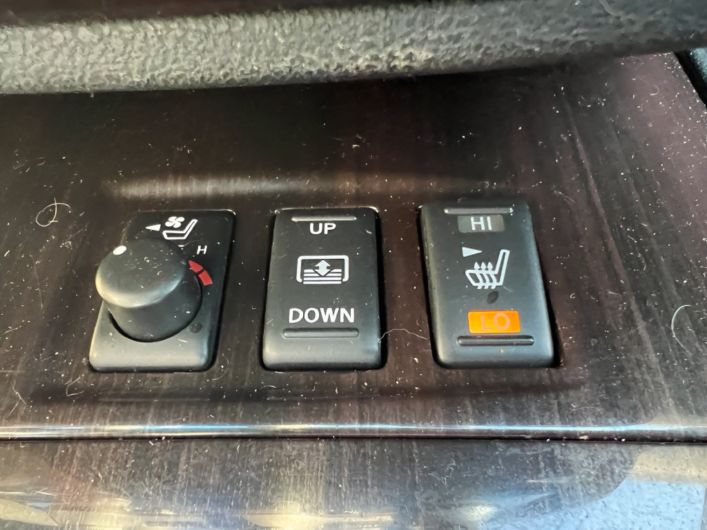 Used 2012 Nissan Maxima 3.5 SV w/ Premium Pkg FWD image 28