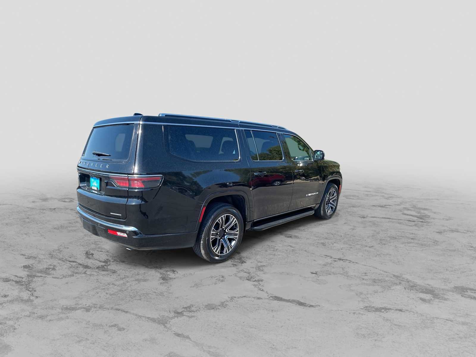 Certified 2024 Jeep Wagoneer L Series II w/ Flexible Seating Group AWD/4WD image 8