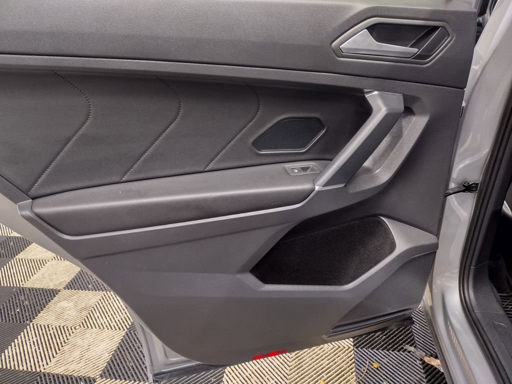 Used 2020 Volkswagen Tiguan SEL Premium R-Line image 28
